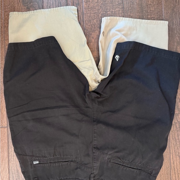 Men’s Volcom Shorts 2 pairs - Picture 2 of 2